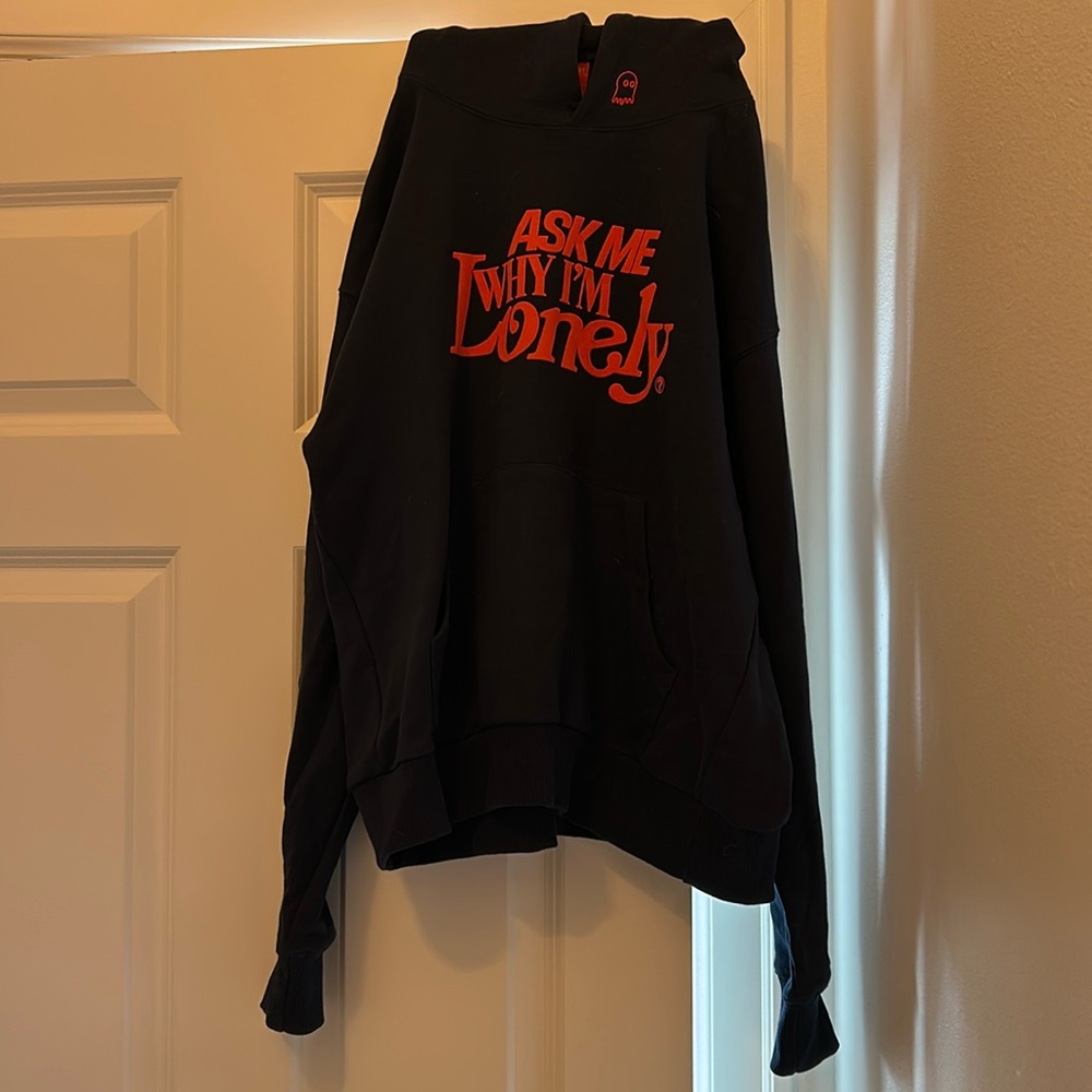 cute navy hoodie. Fits like a true small.